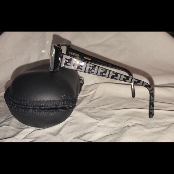 Fendi Glasses - Picture 3 of 5
